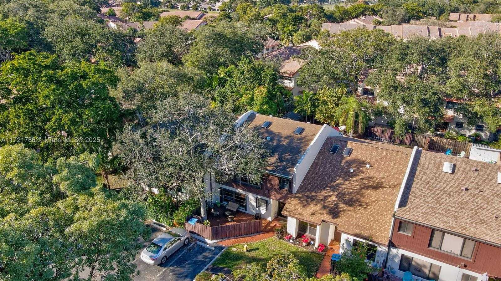 Small Image of 3339 OAK DR, Hollywood Number 22