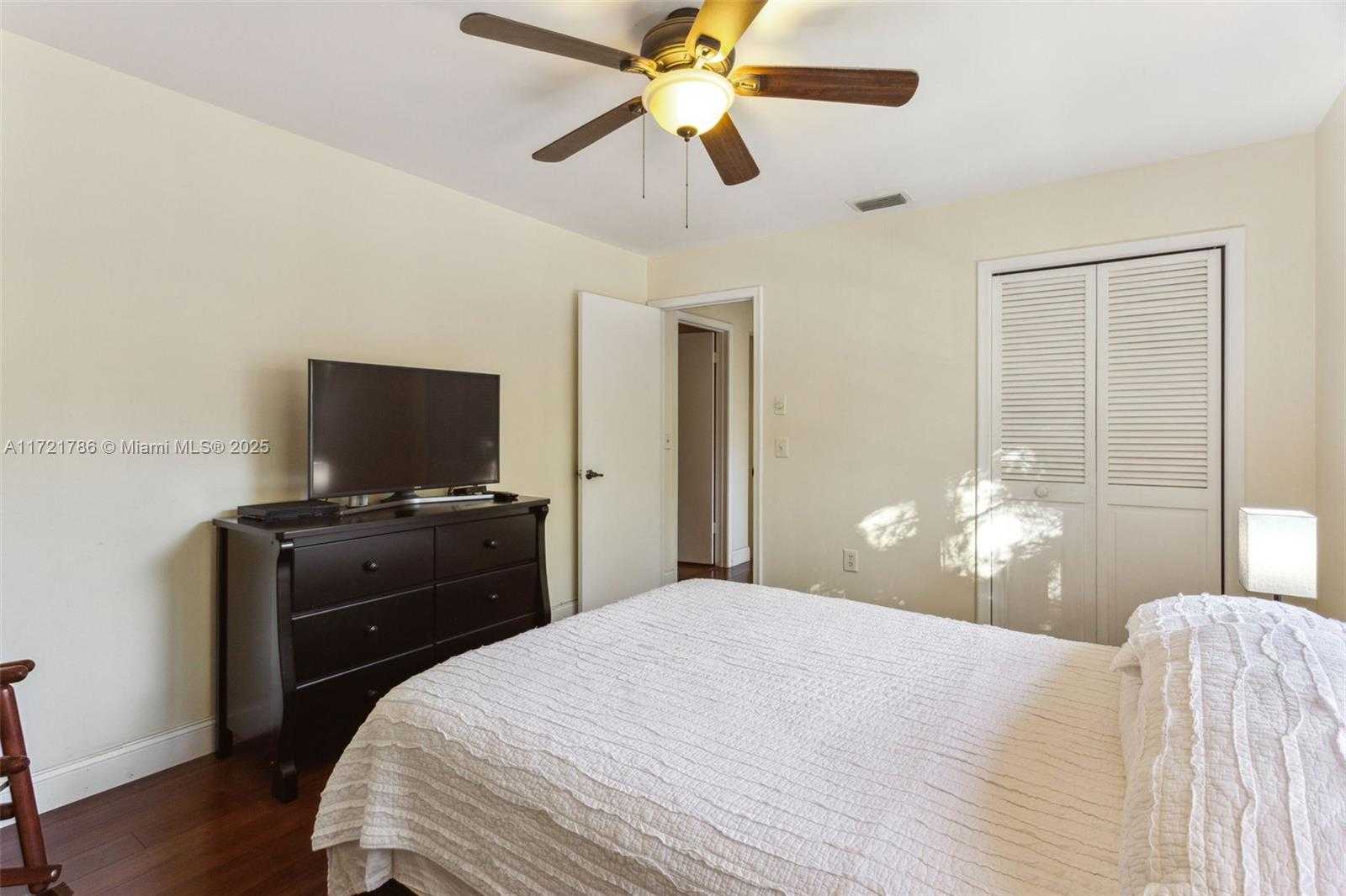 Small Image of 3339 OAK DR, Hollywood Number 28