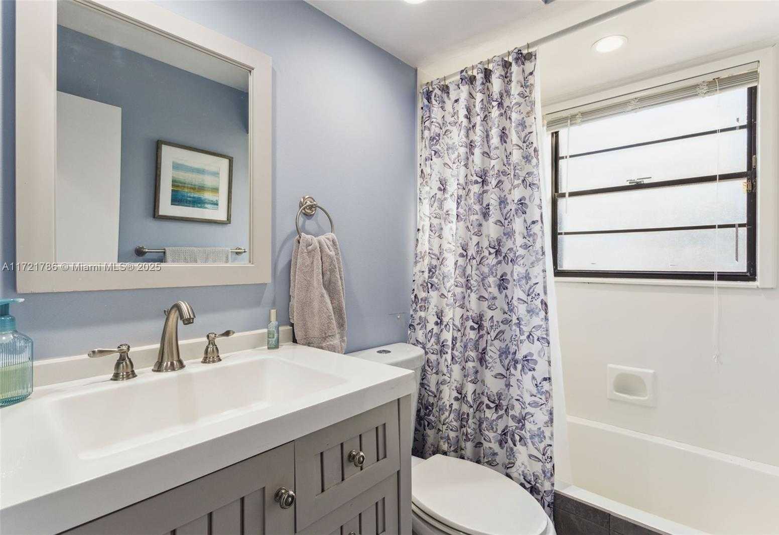 Small Image of 3339 OAK DR, Hollywood Number 29