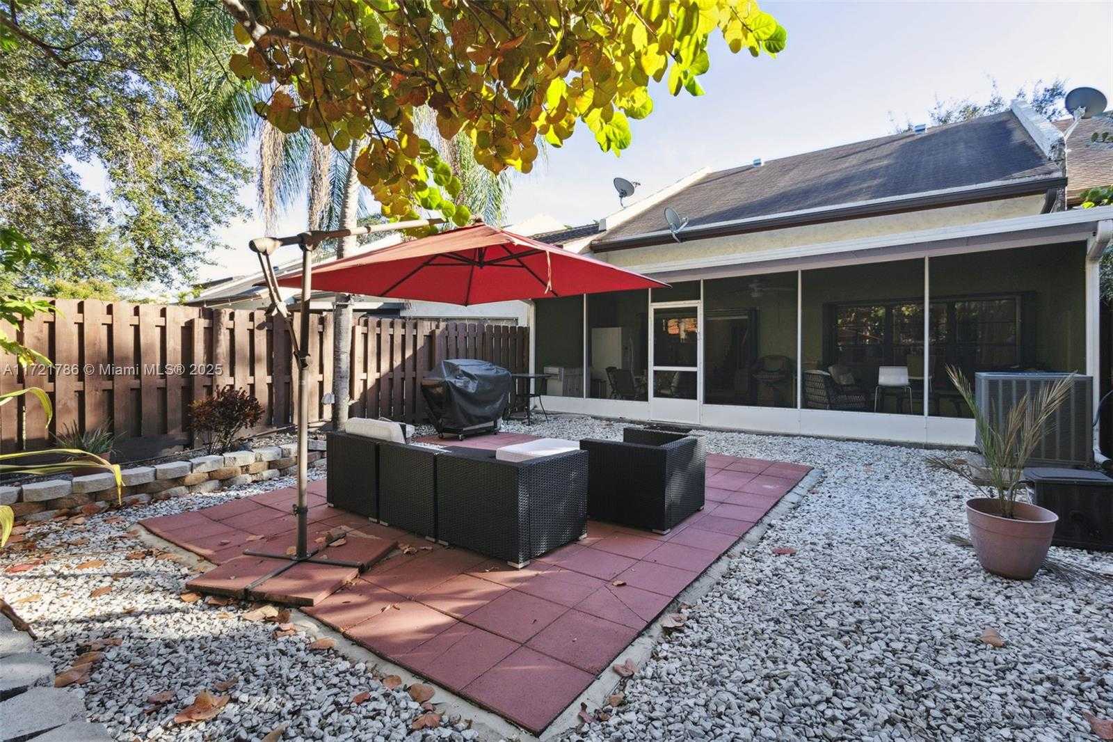 Small Image of 3339 OAK DR, Hollywood Number 31
