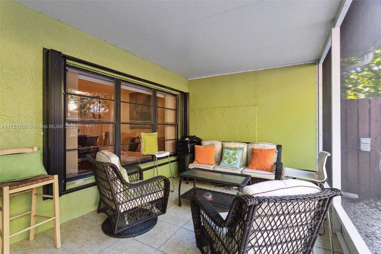 Small Image of 3339 OAK DR, Hollywood Number 33