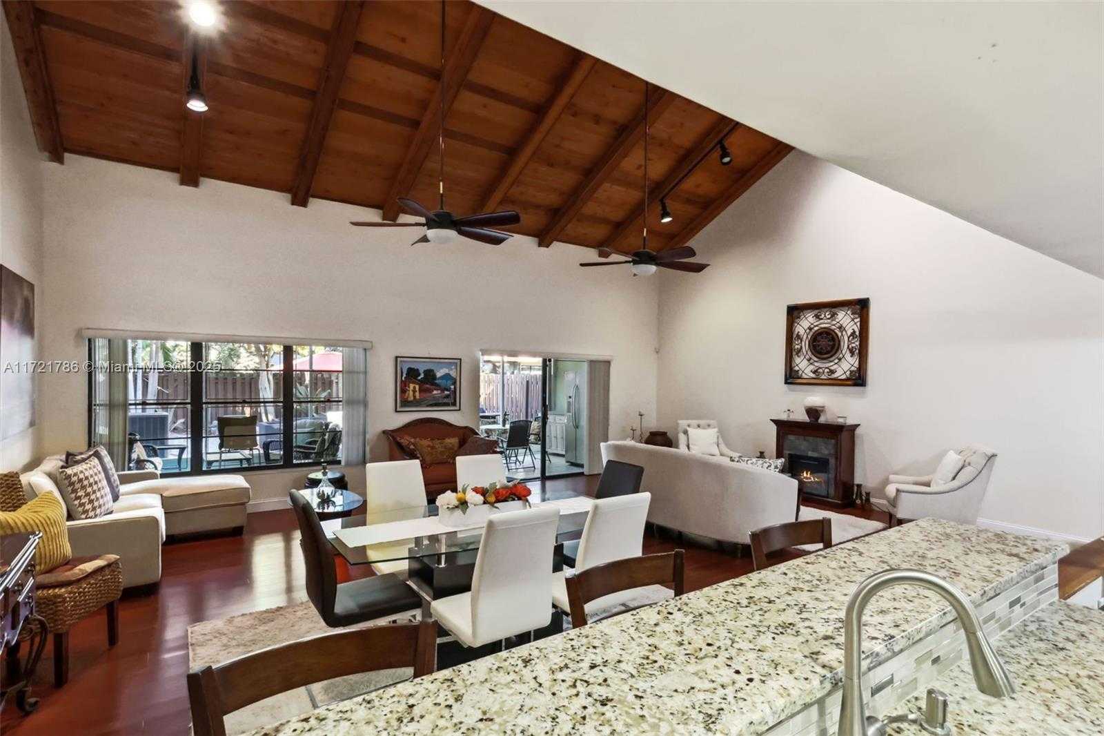 Small Image of 3339 OAK DR, Hollywood Number 34