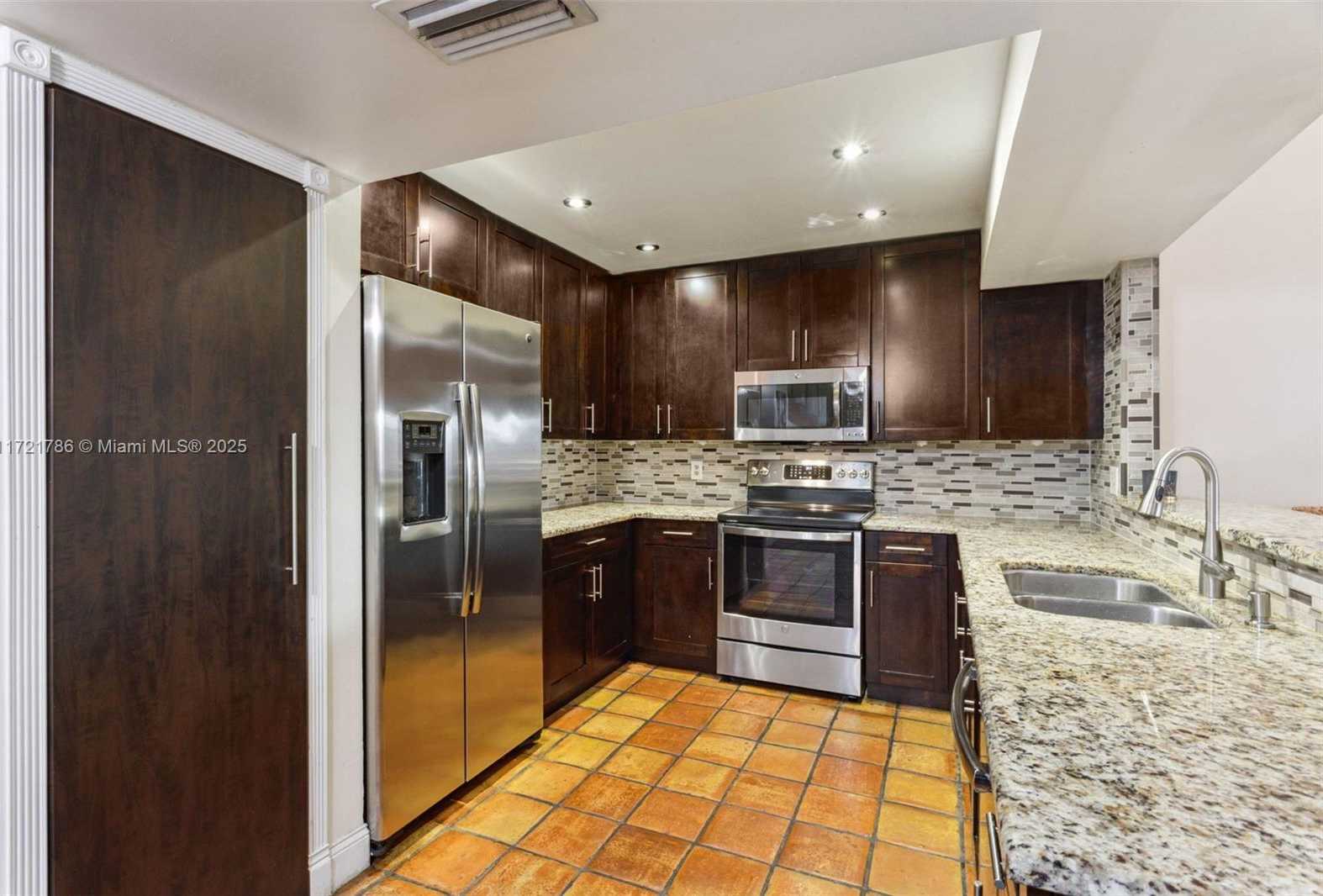 Small Image of 3339 OAK DR, Hollywood Number 35