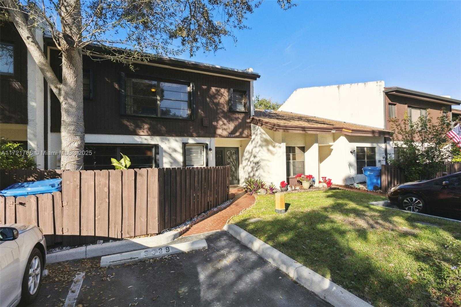 Small Image of 3339 OAK DR, Hollywood Number 5