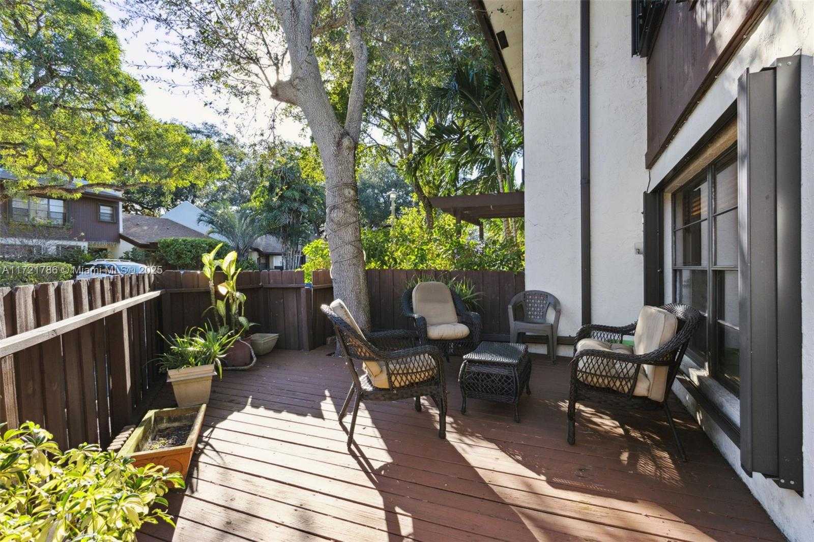 Small Image of 3339 OAK DR, Hollywood Number 6