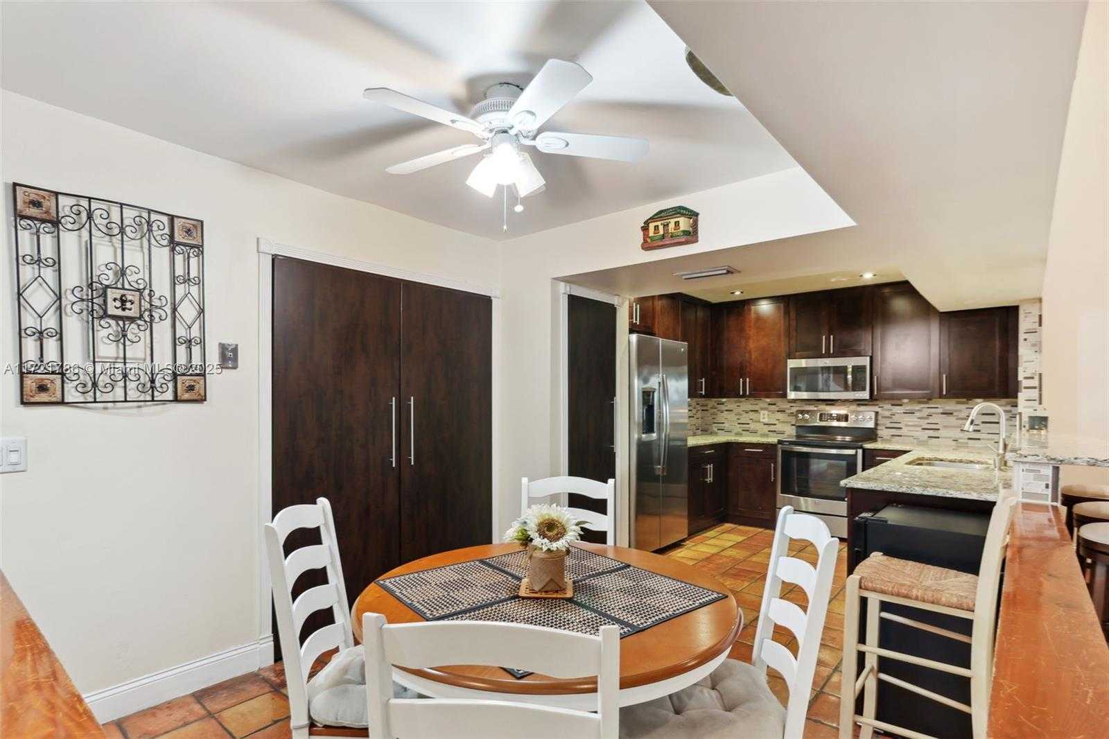 Small Image of 3339 OAK DR, Hollywood Number 9