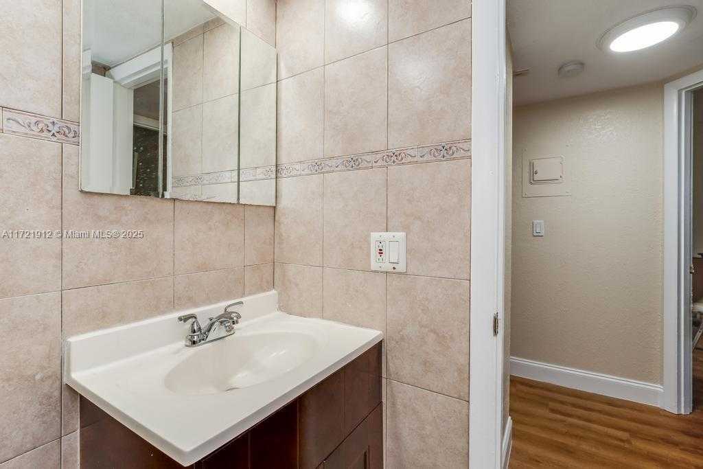 Small Image of 250 LAYNE BLVD #312, Hallandale Beach Number 9