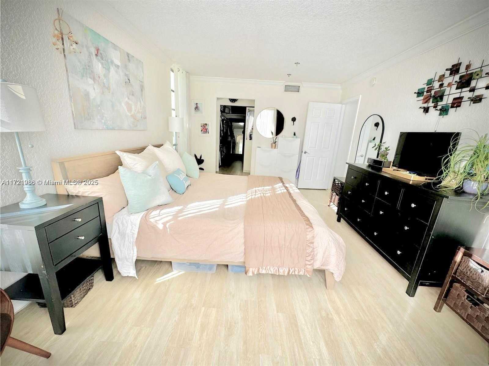 Small Image of 1080 94TH ST #212, Bay Harbor Islands Number 19