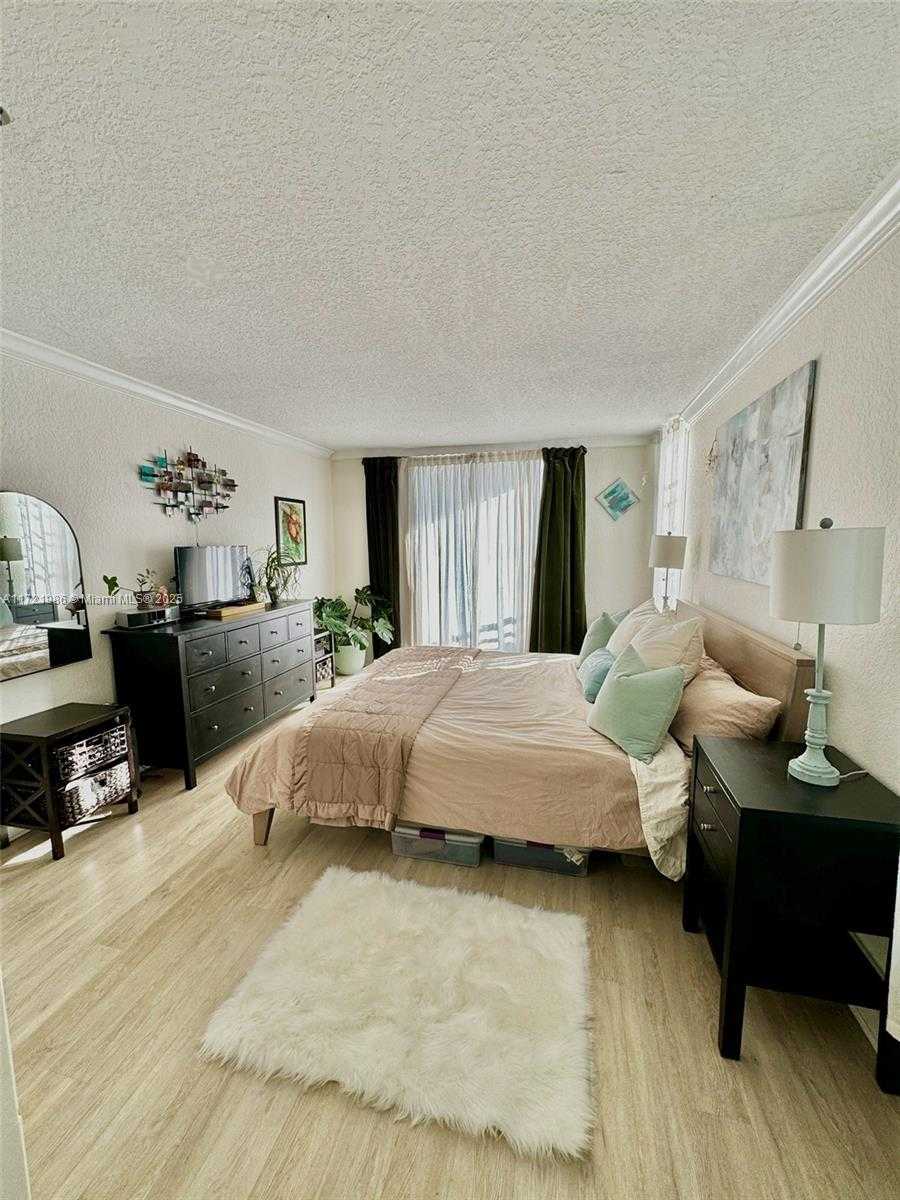 Small Image of 1080 94TH ST #212, Bay Harbor Islands Number 30