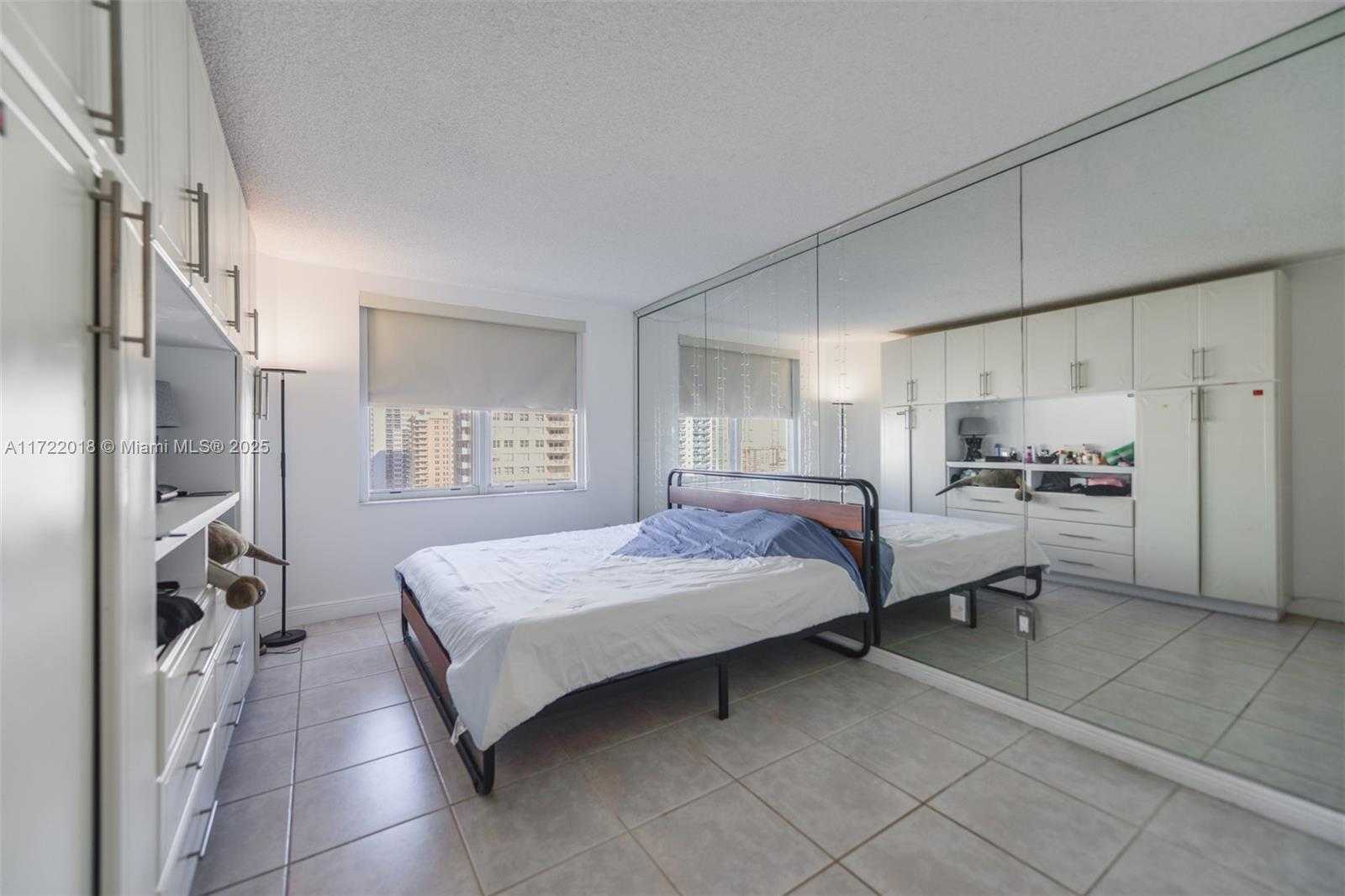 Small Image of 1980 SOUTH OCEAN DR #14M, Hallandale Beach Number 11