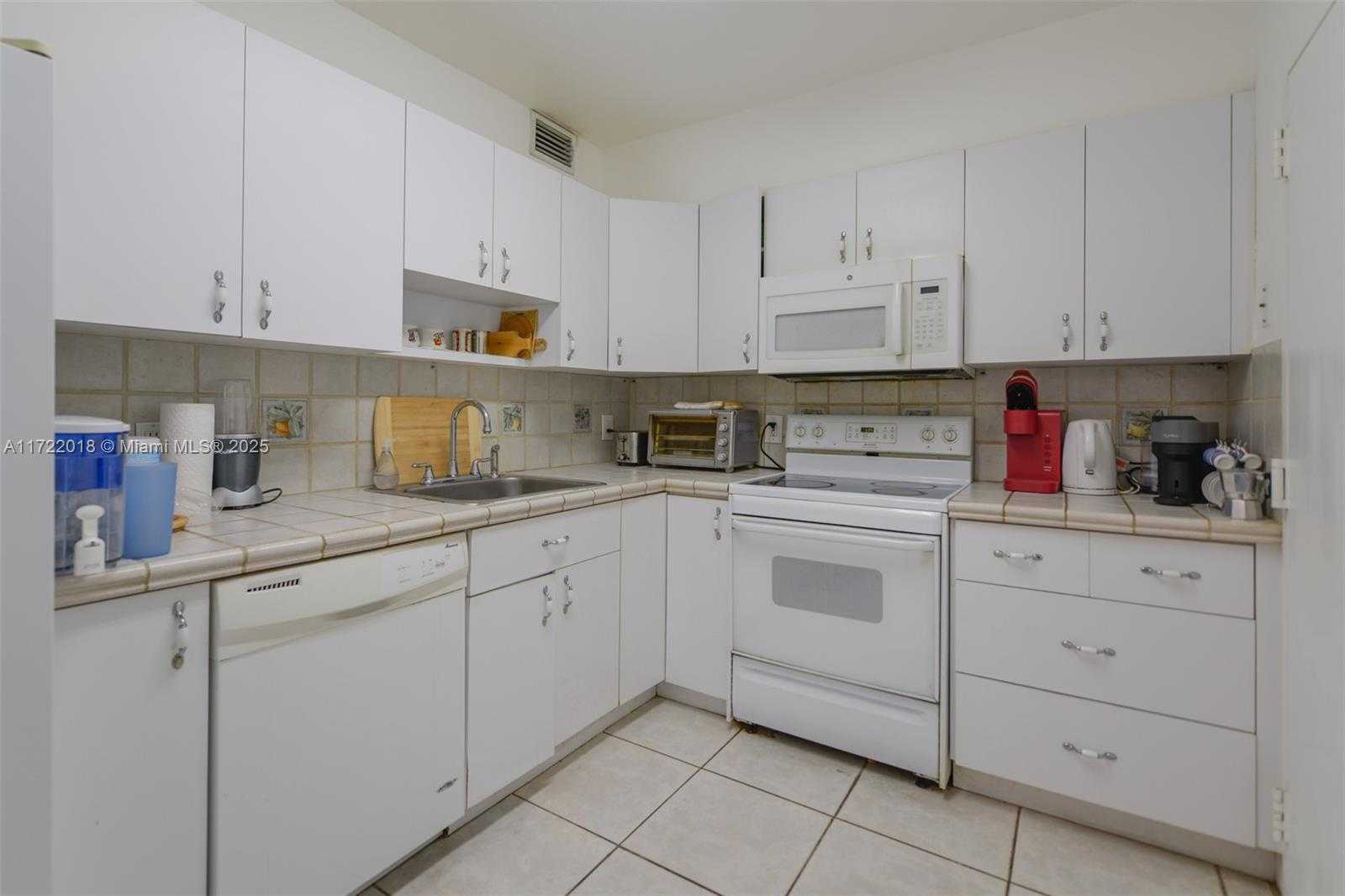 Small Image of 1980 SOUTH OCEAN DR #14M, Hallandale Beach Number 8