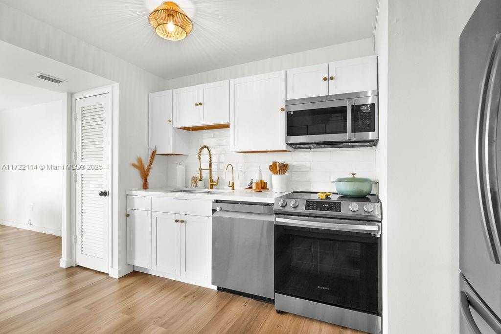 Small Image of 9800 WEST BAY HARBOR DR #503, Bay Harbor Islands Number 16