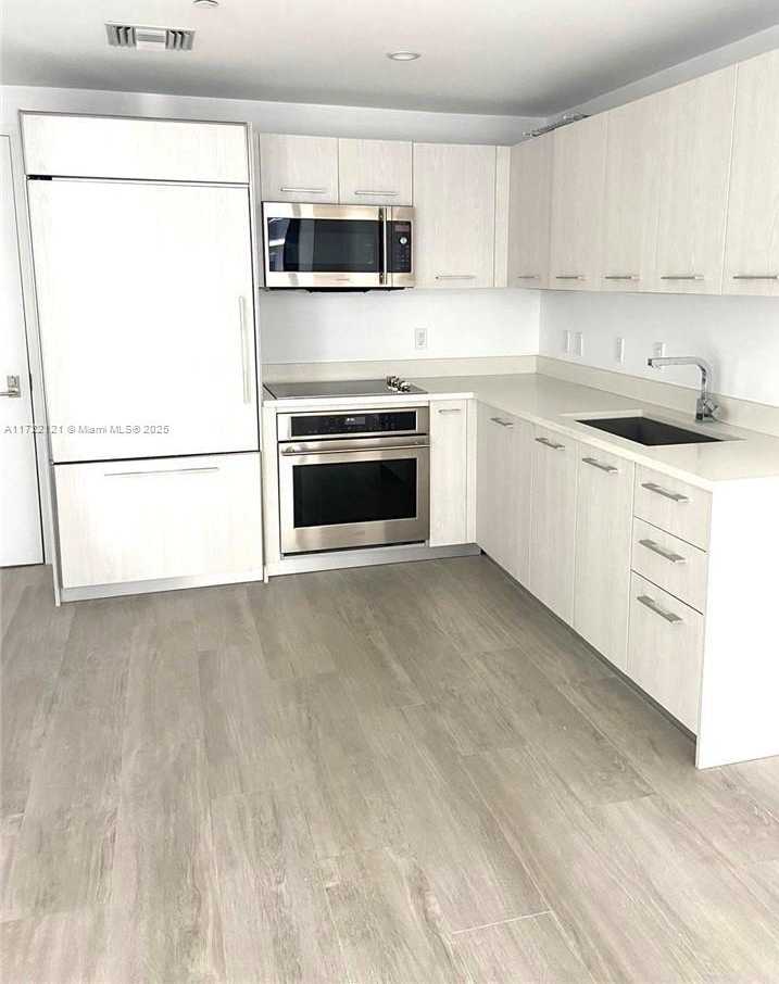 Small Image of 45 SOUTH WEST 9TH ST #3707, Miami Number 7