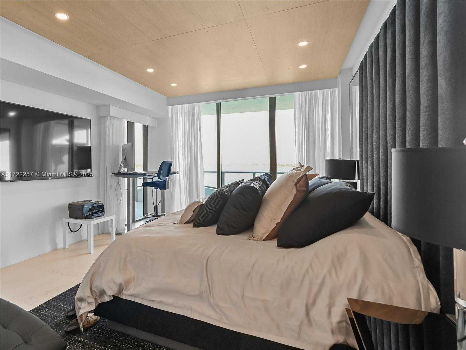 Small Image of 1135 103 ST #502, Bay Harbor Islands Number 19