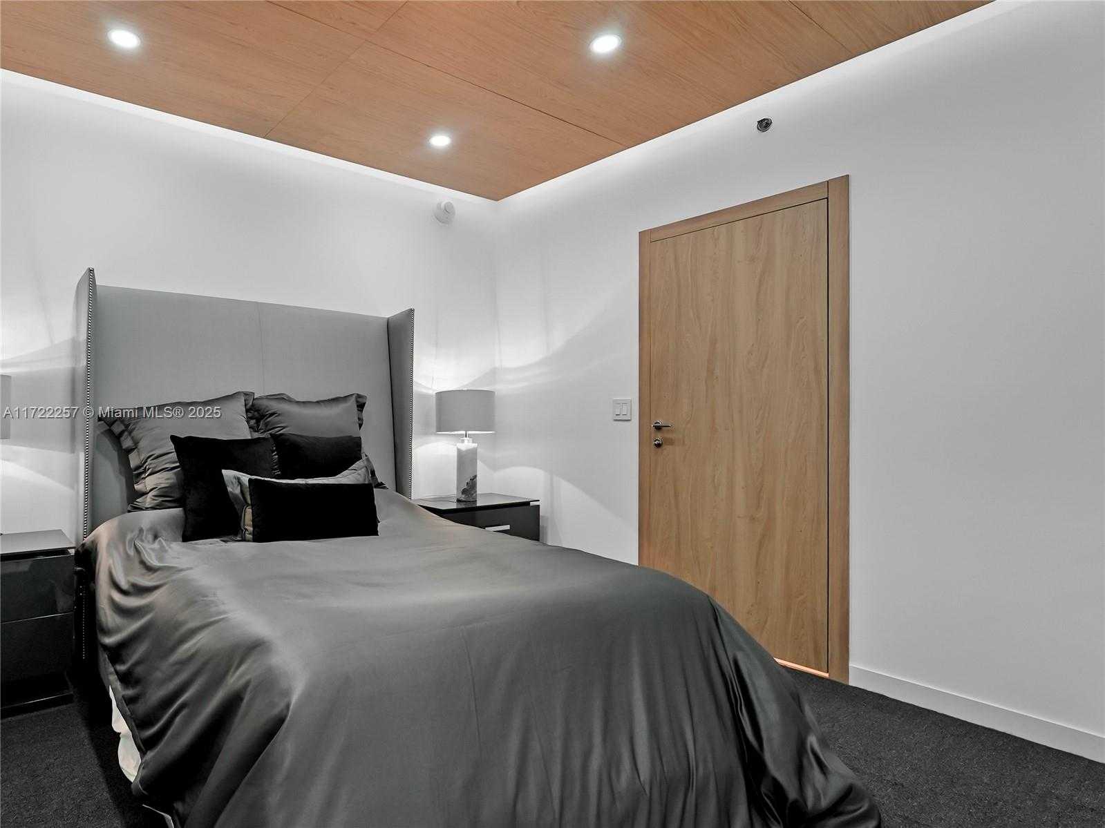 Small Image of 1135 103 ST #502, Bay Harbor Islands Number 33