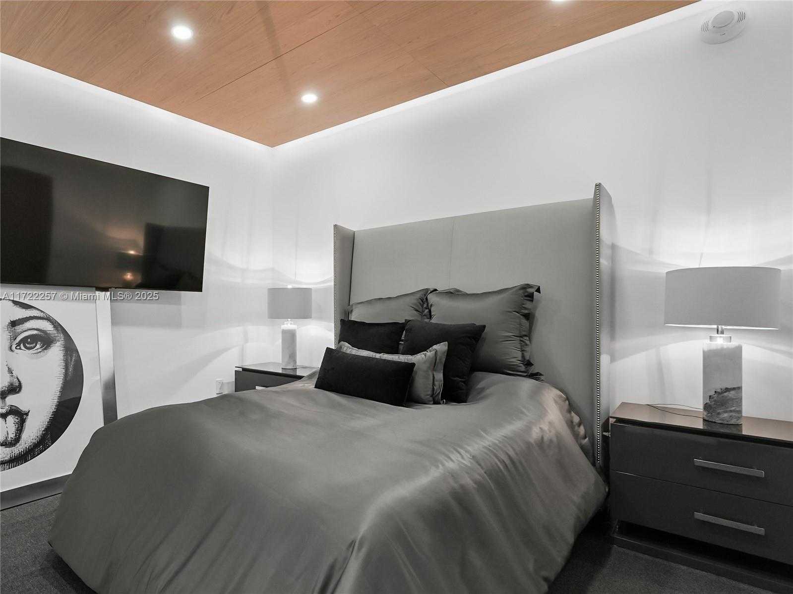 Small Image of 1135 103 ST #502, Bay Harbor Islands Number 34