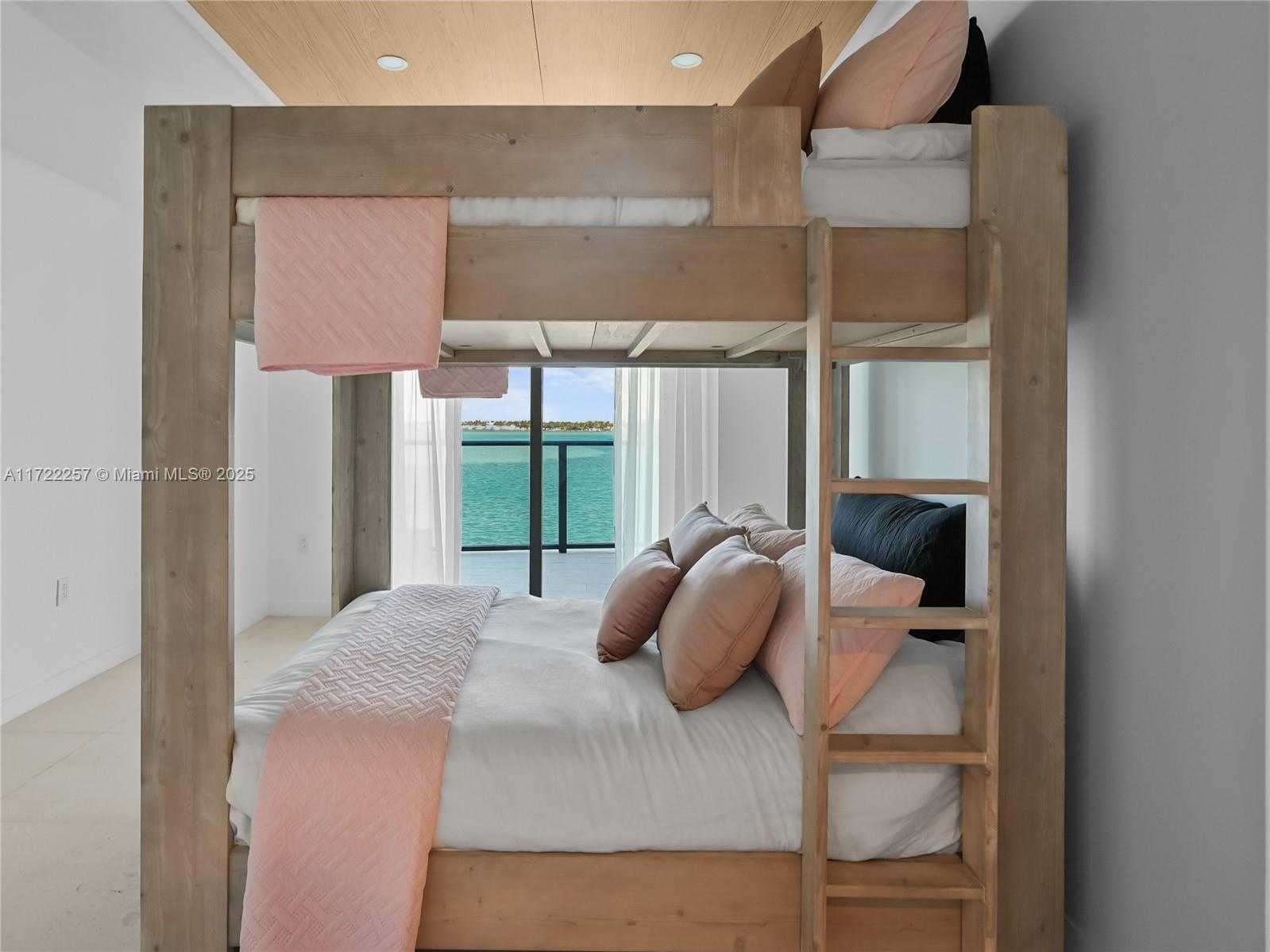 Small Image of 1135 103 ST #502, Bay Harbor Islands Number 38