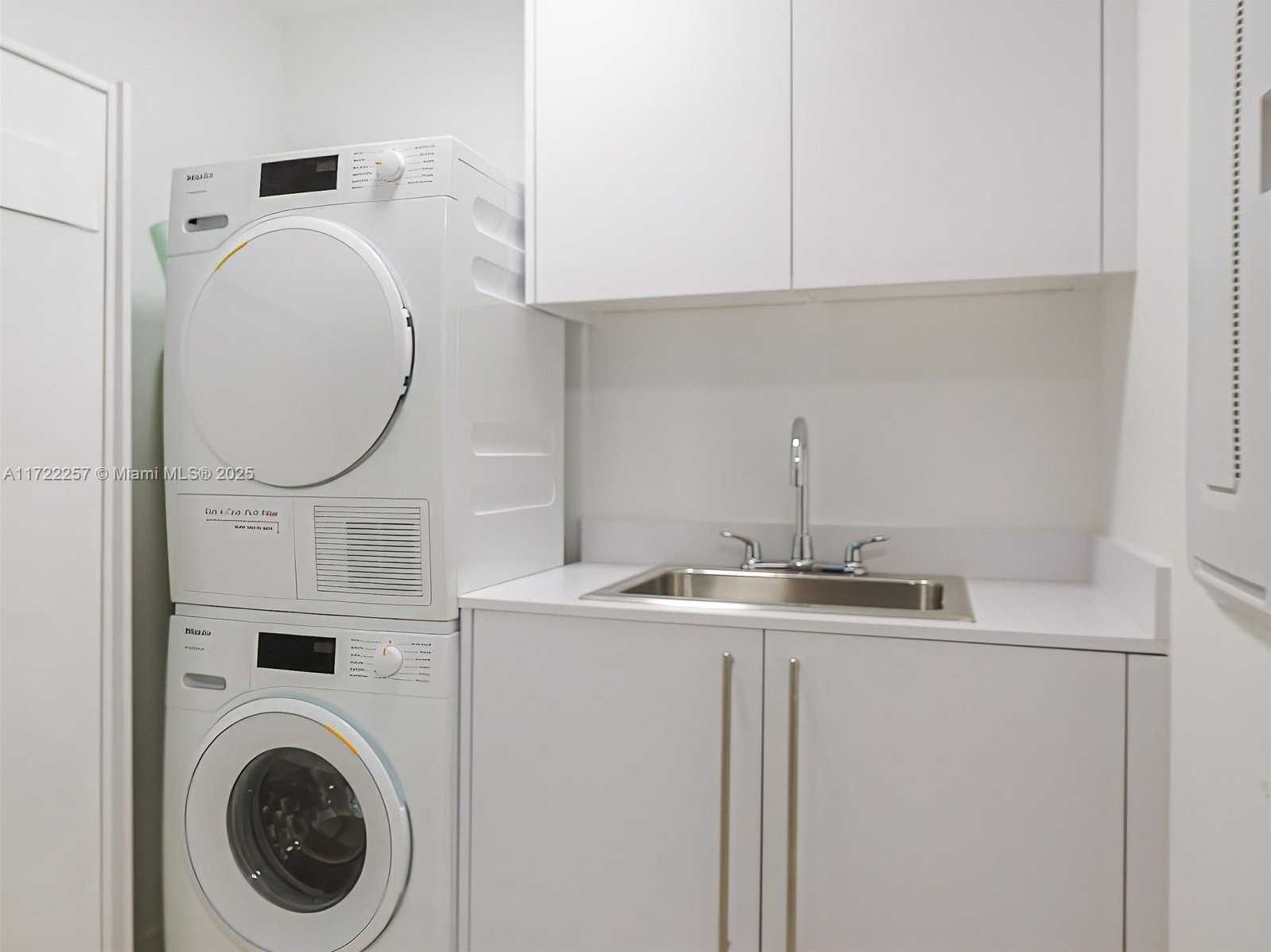 Small Image of 1135 103 ST #502, Bay Harbor Islands Number 43