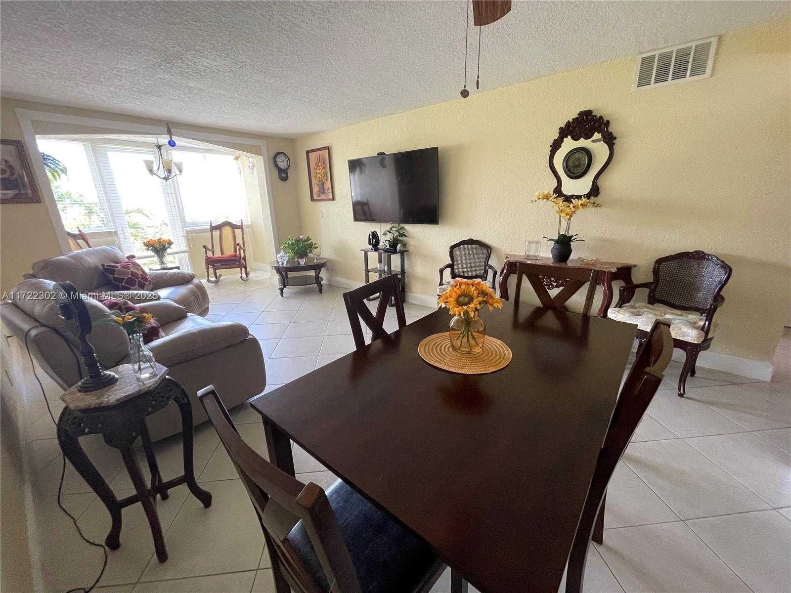 Small Image of 9041 SUNRISE LAKES BLVD #108, Sunrise Number 13