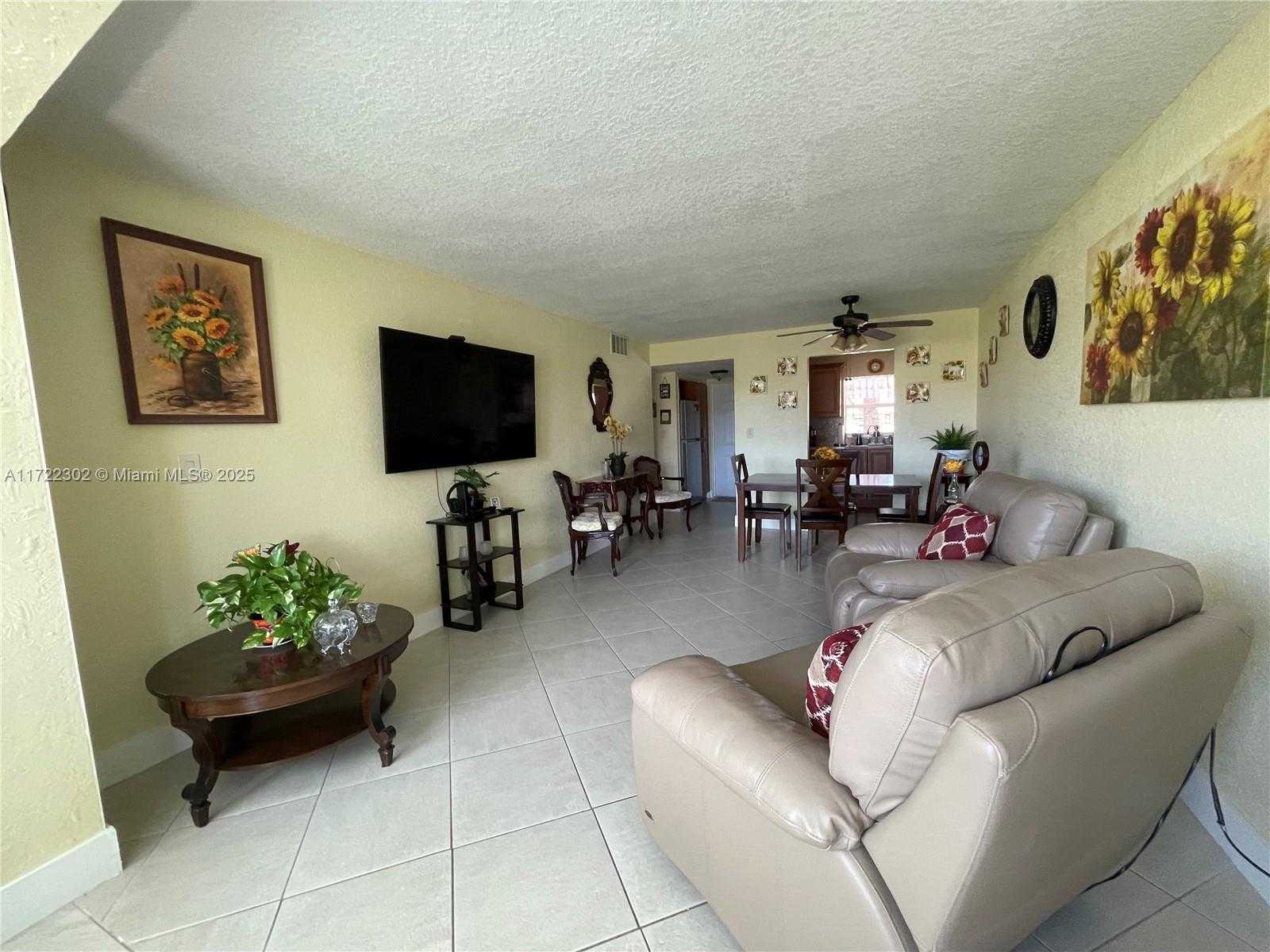 Small Image of 9041 SUNRISE LAKES BLVD #108, Sunrise Number 17