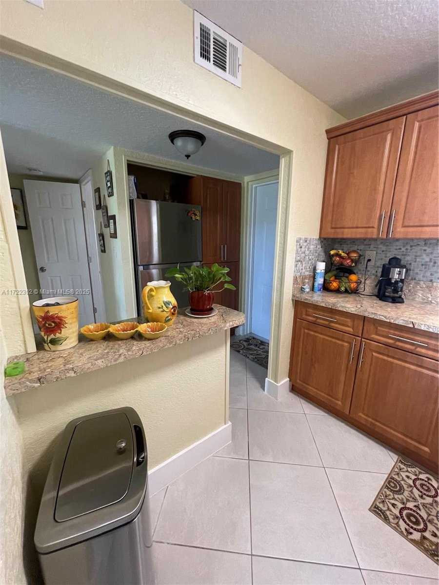 Small Image of 9041 SUNRISE LAKES BLVD #108, Sunrise Number 2