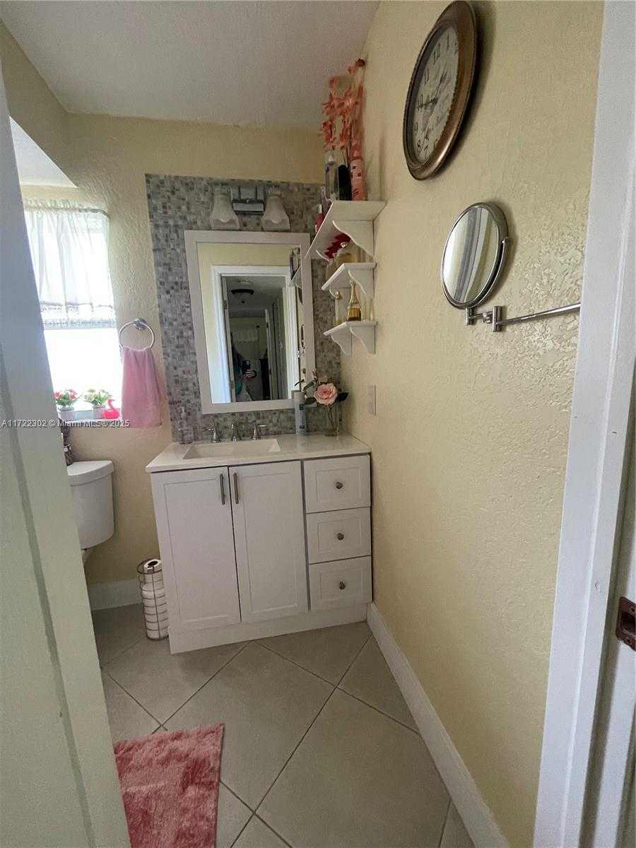 Small Image of 9041 SUNRISE LAKES BLVD #108, Sunrise Number 20