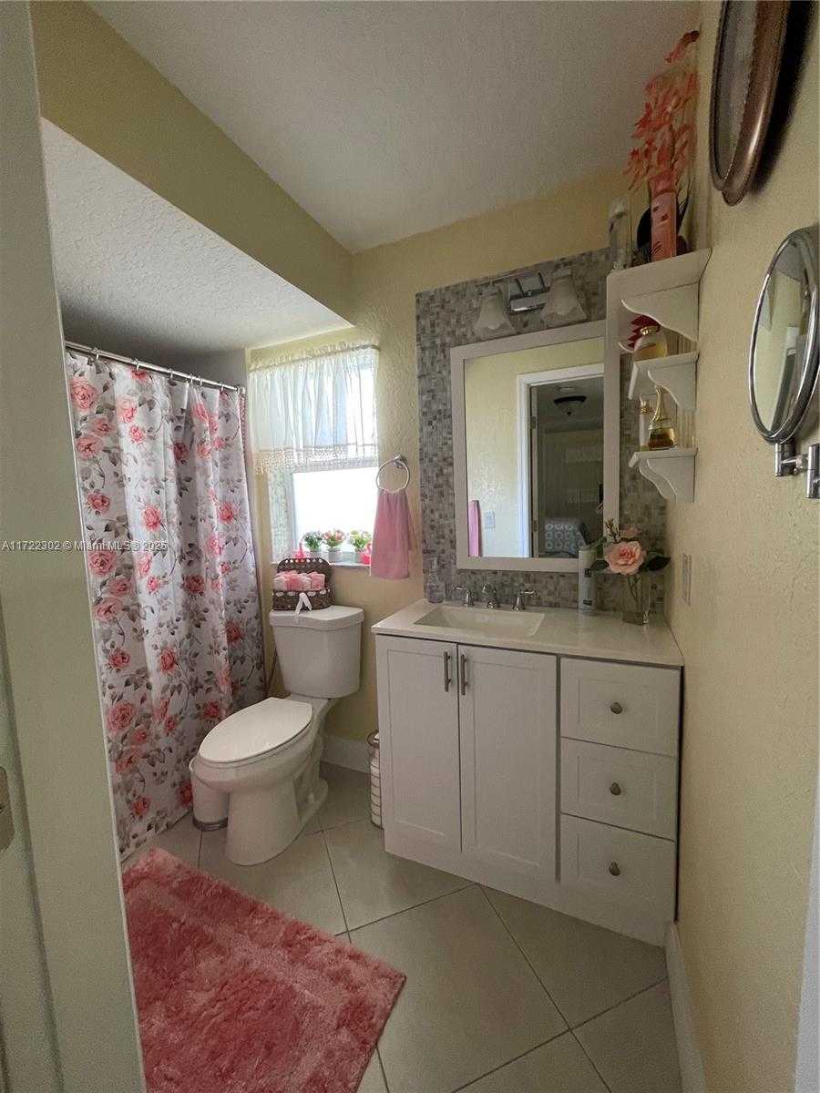 Small Image of 9041 SUNRISE LAKES BLVD #108, Sunrise Number 21