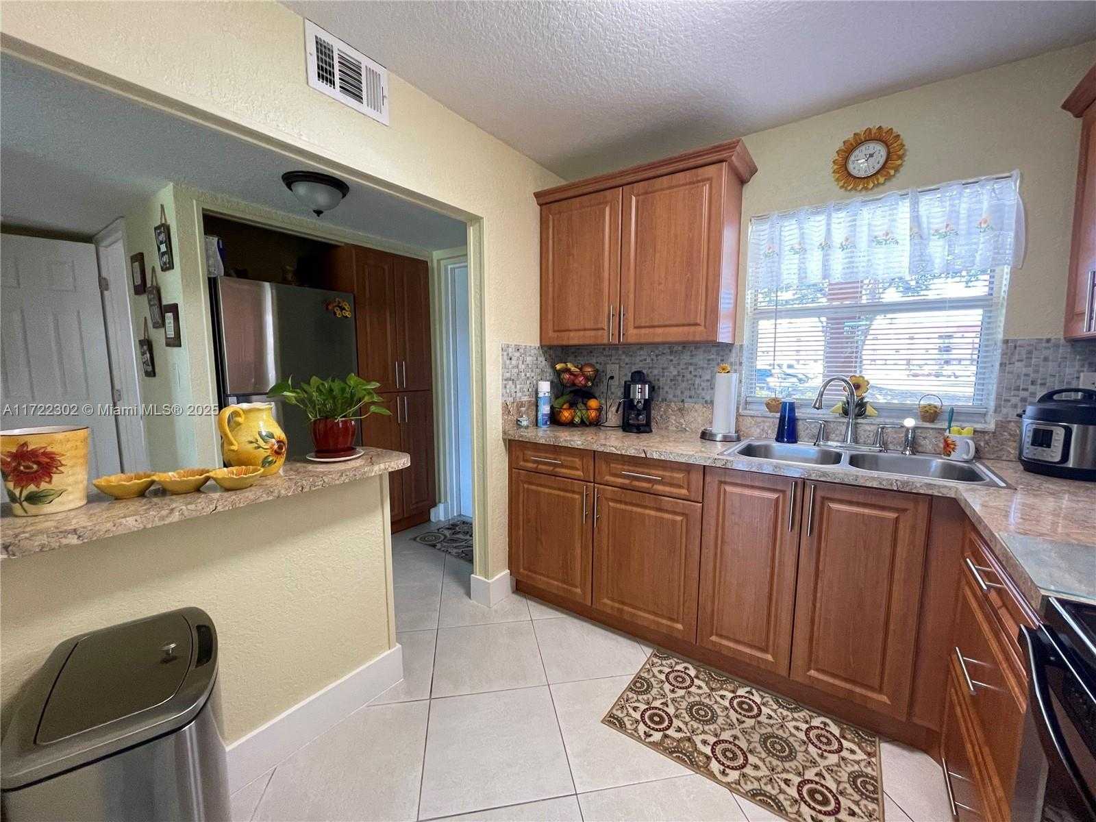 Small Image of 9041 SUNRISE LAKES BLVD #108, Sunrise Number 3