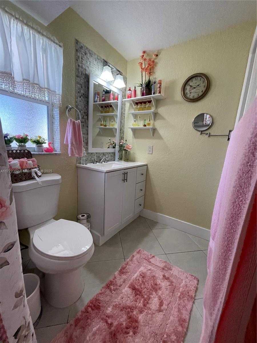 Small Image of 9041 SUNRISE LAKES BLVD #108, Sunrise Number 30