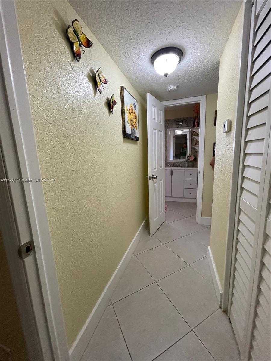 Small Image of 9041 SUNRISE LAKES BLVD #108, Sunrise Number 31
