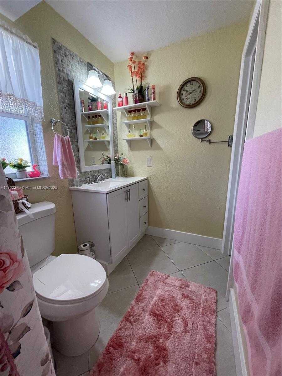 Small Image of 9041 SUNRISE LAKES BLVD #108, Sunrise Number 32