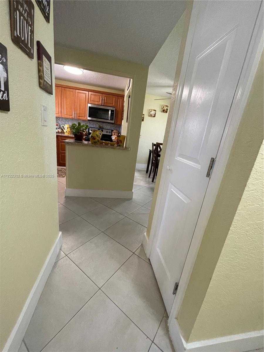 Small Image of 9041 SUNRISE LAKES BLVD #108, Sunrise Number 33