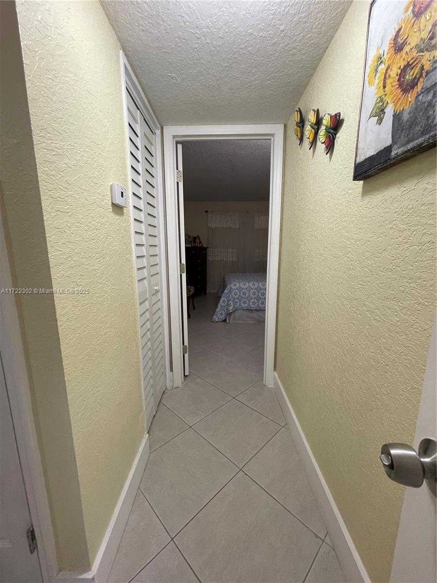 Small Image of 9041 SUNRISE LAKES BLVD #108, Sunrise Number 34