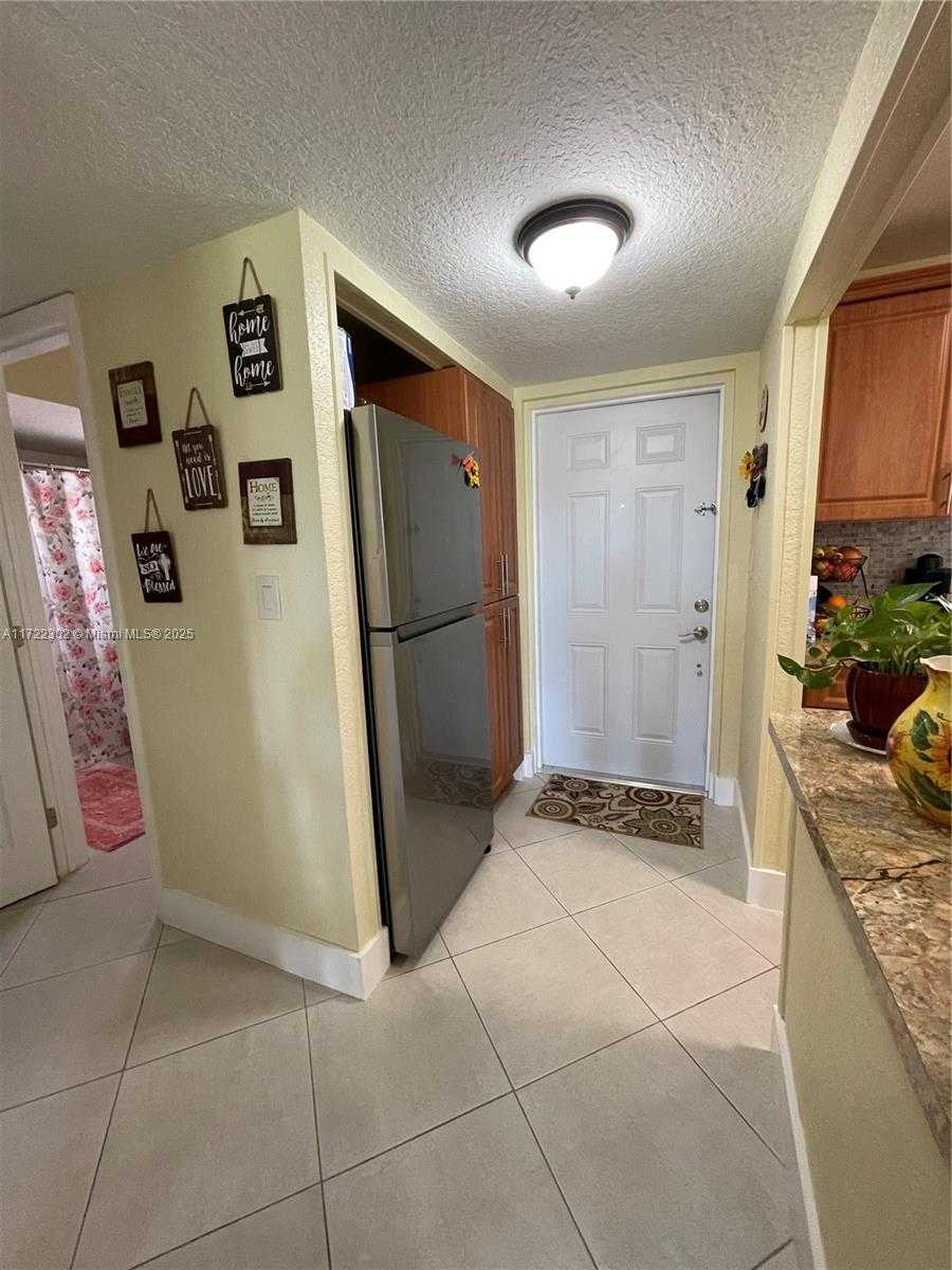 Small Image of 9041 SUNRISE LAKES BLVD #108, Sunrise Number 6