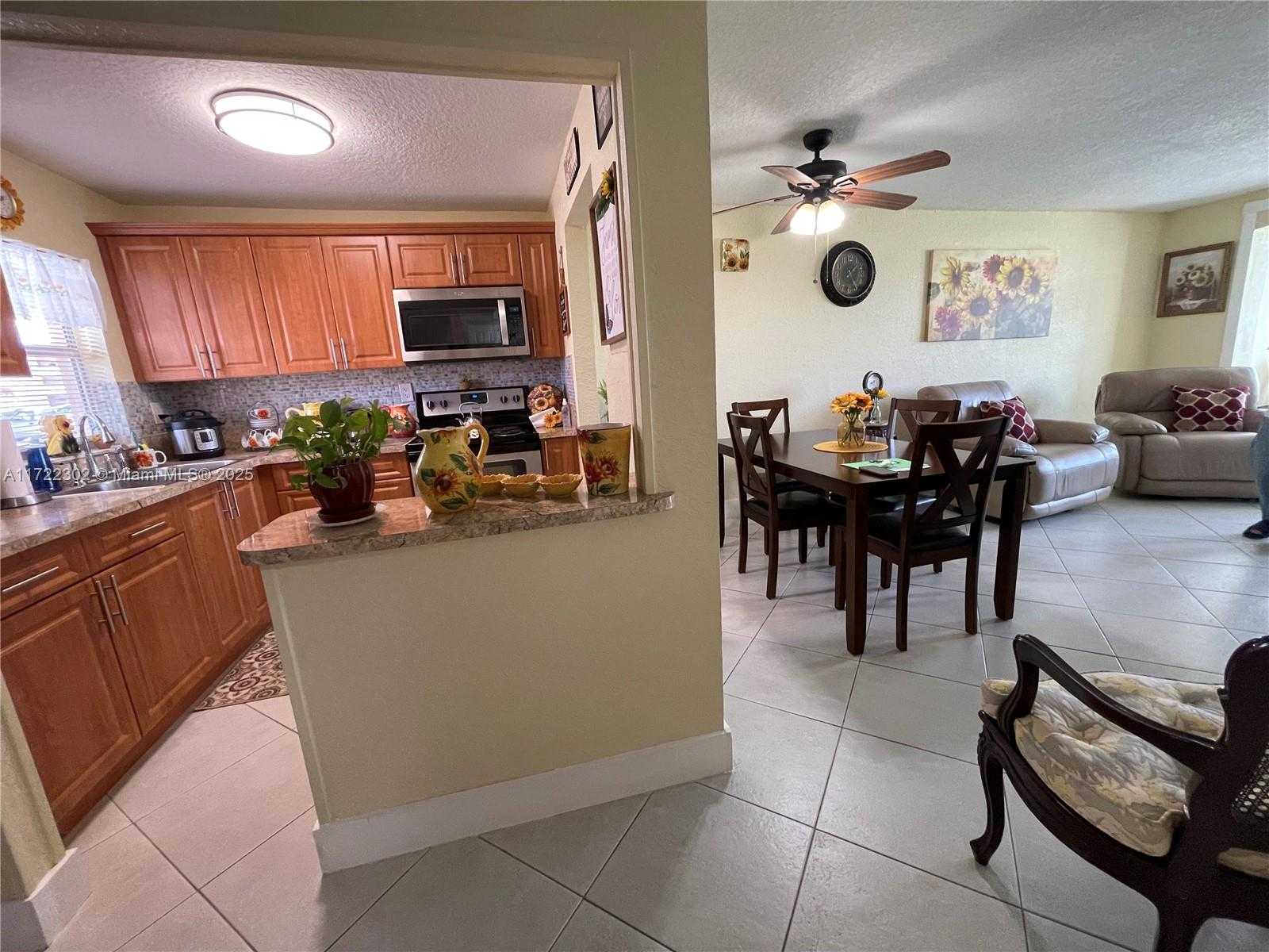 Small Image of 9041 SUNRISE LAKES BLVD #108, Sunrise Number 7
