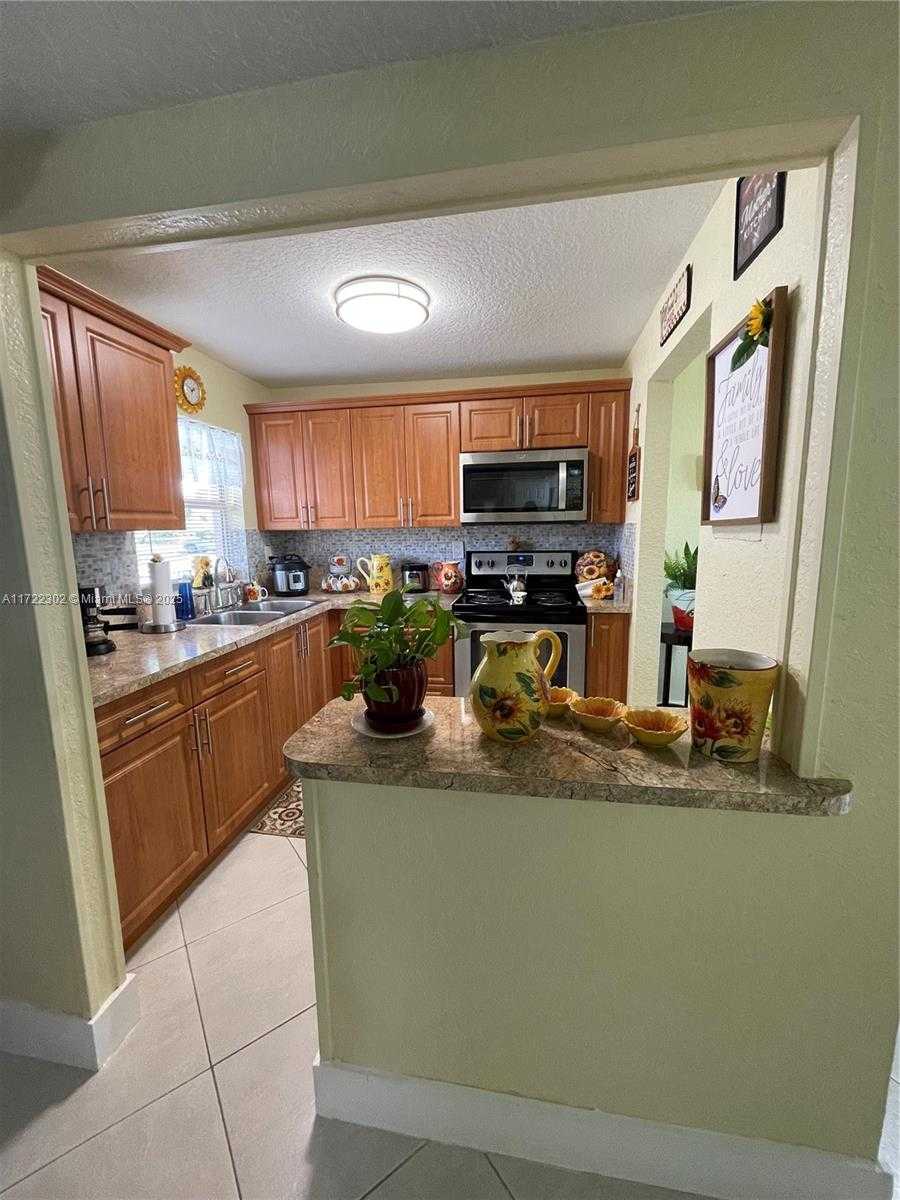 Small Image of 9041 SUNRISE LAKES BLVD #108, Sunrise Number 8