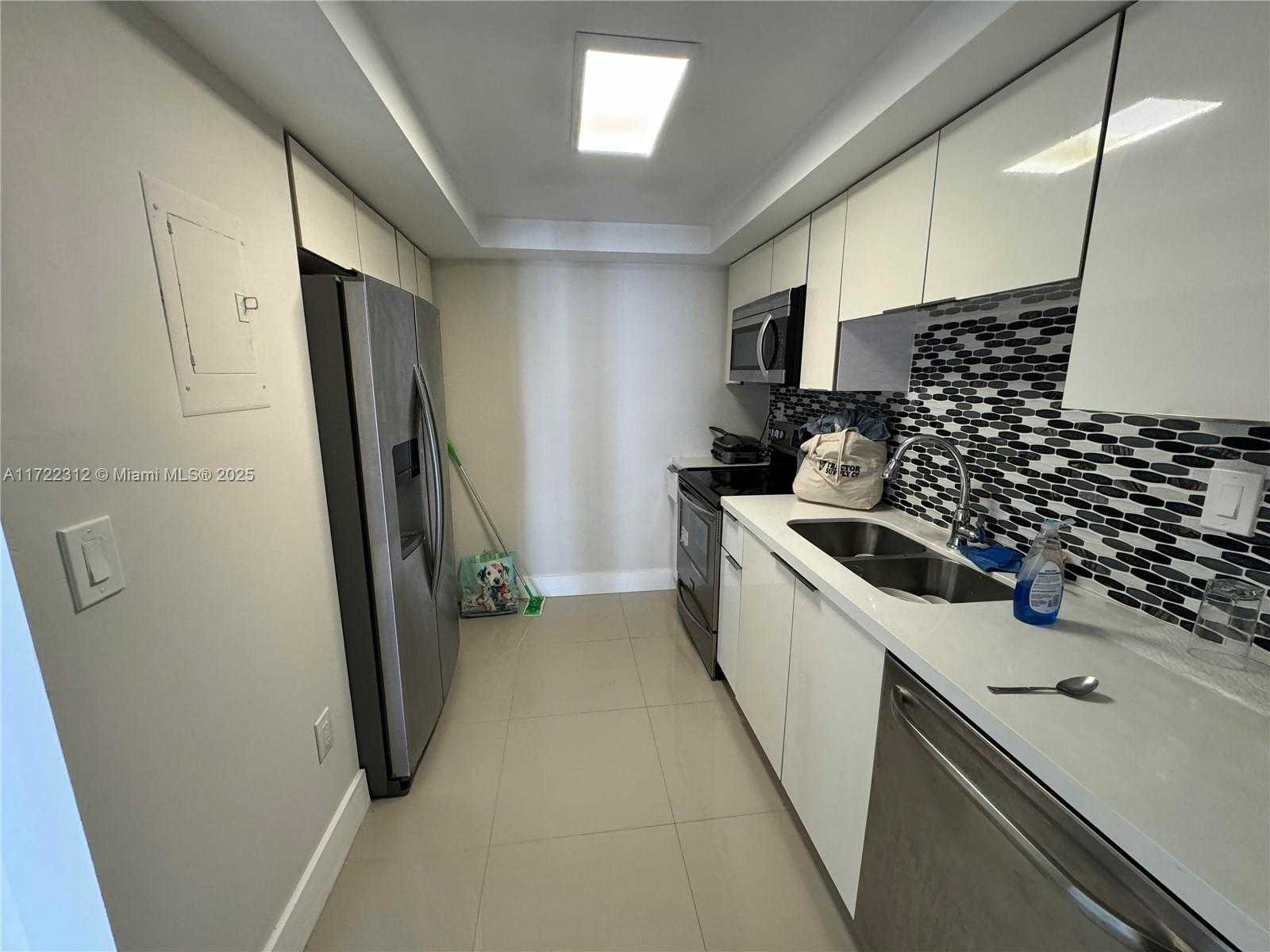 Small Image of 18011 BISCAYNE BLVD #1802, Aventura Number 3