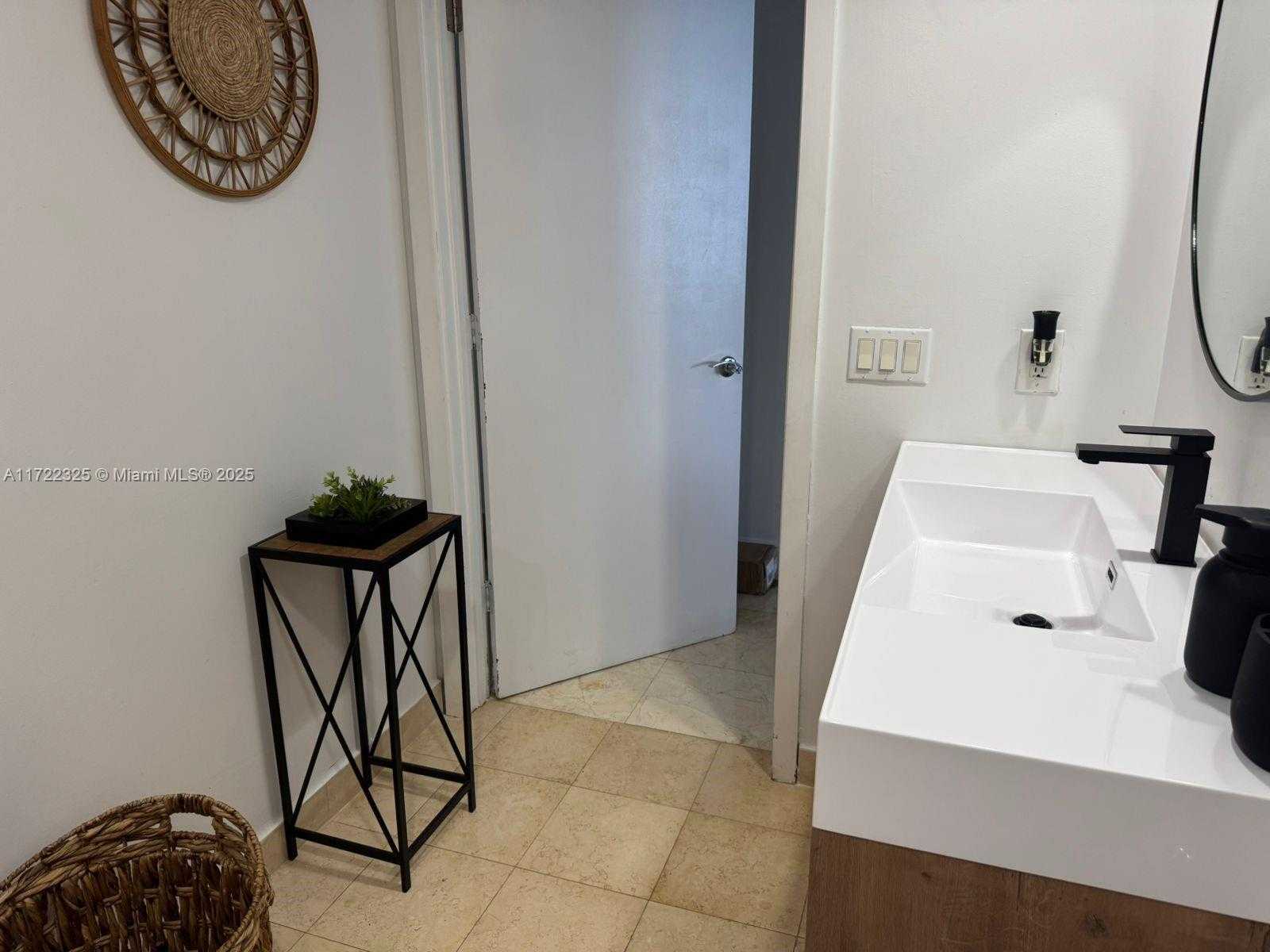 Small Image of 1830 SOUTH OCEAN DR #1712, Hallandale Beach Number 36