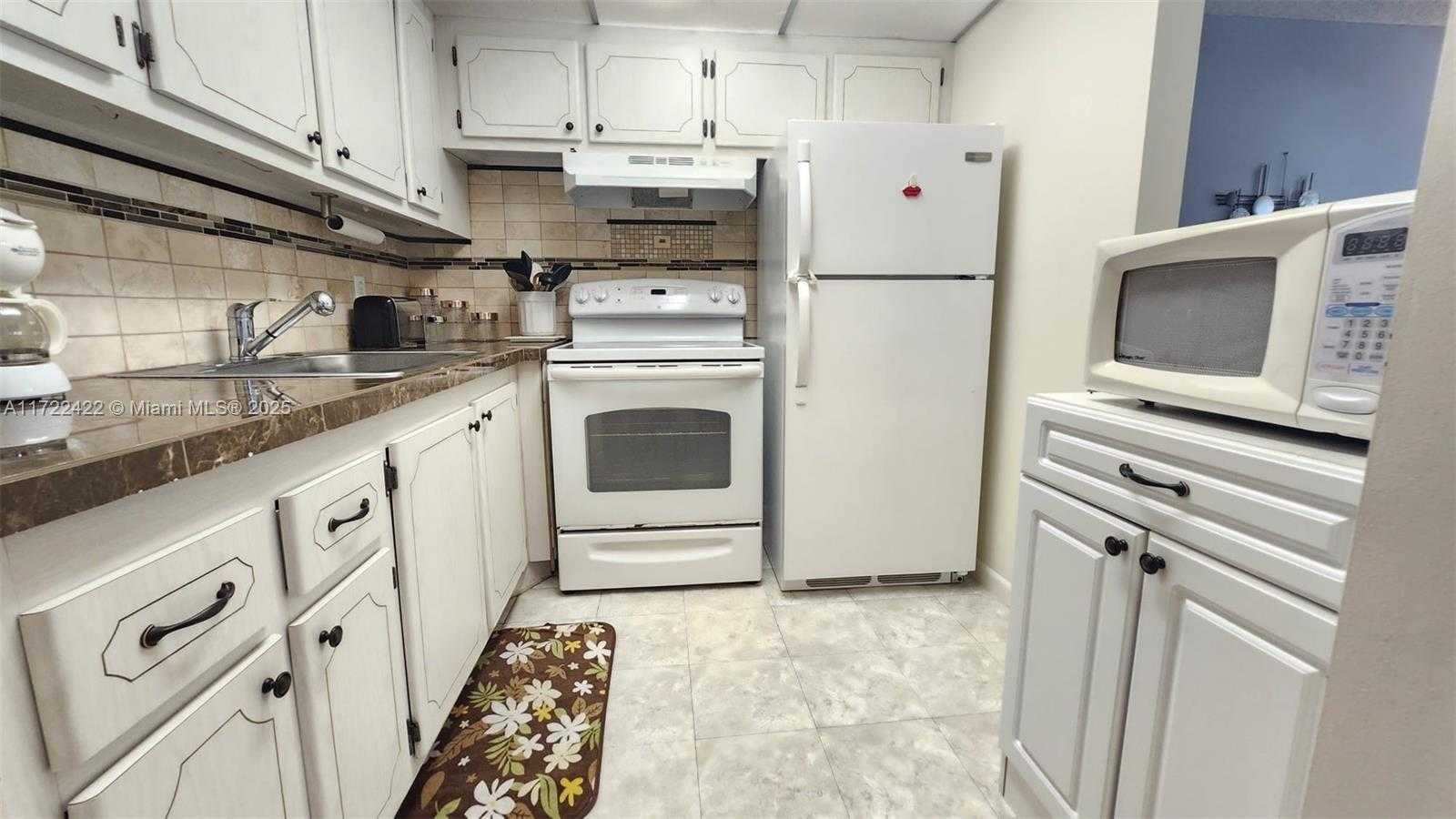 Small Image of 198 TILFORD J #198, Deerfield Beach Number 10