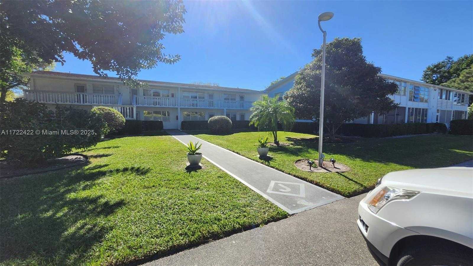 Small Image of 198 TILFORD J #198, Deerfield Beach Number 2