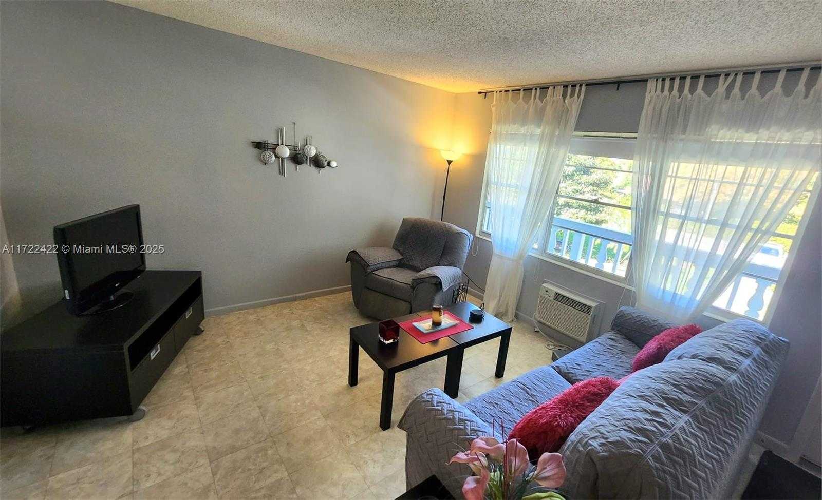Small Image of 198 TILFORD J #198, Deerfield Beach Number 4