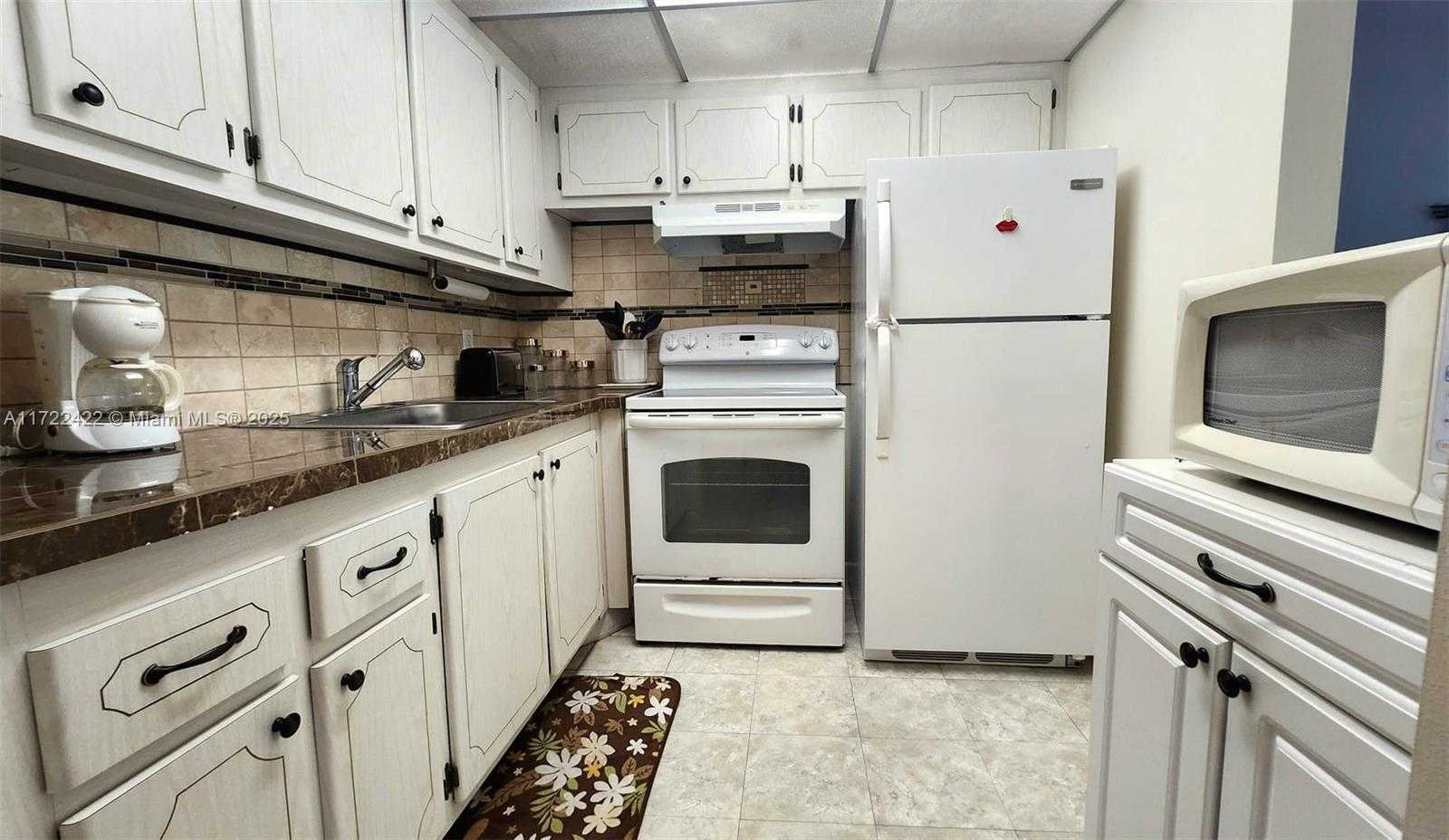 Small Image of 198 TILFORD J #198, Deerfield Beach Number 8
