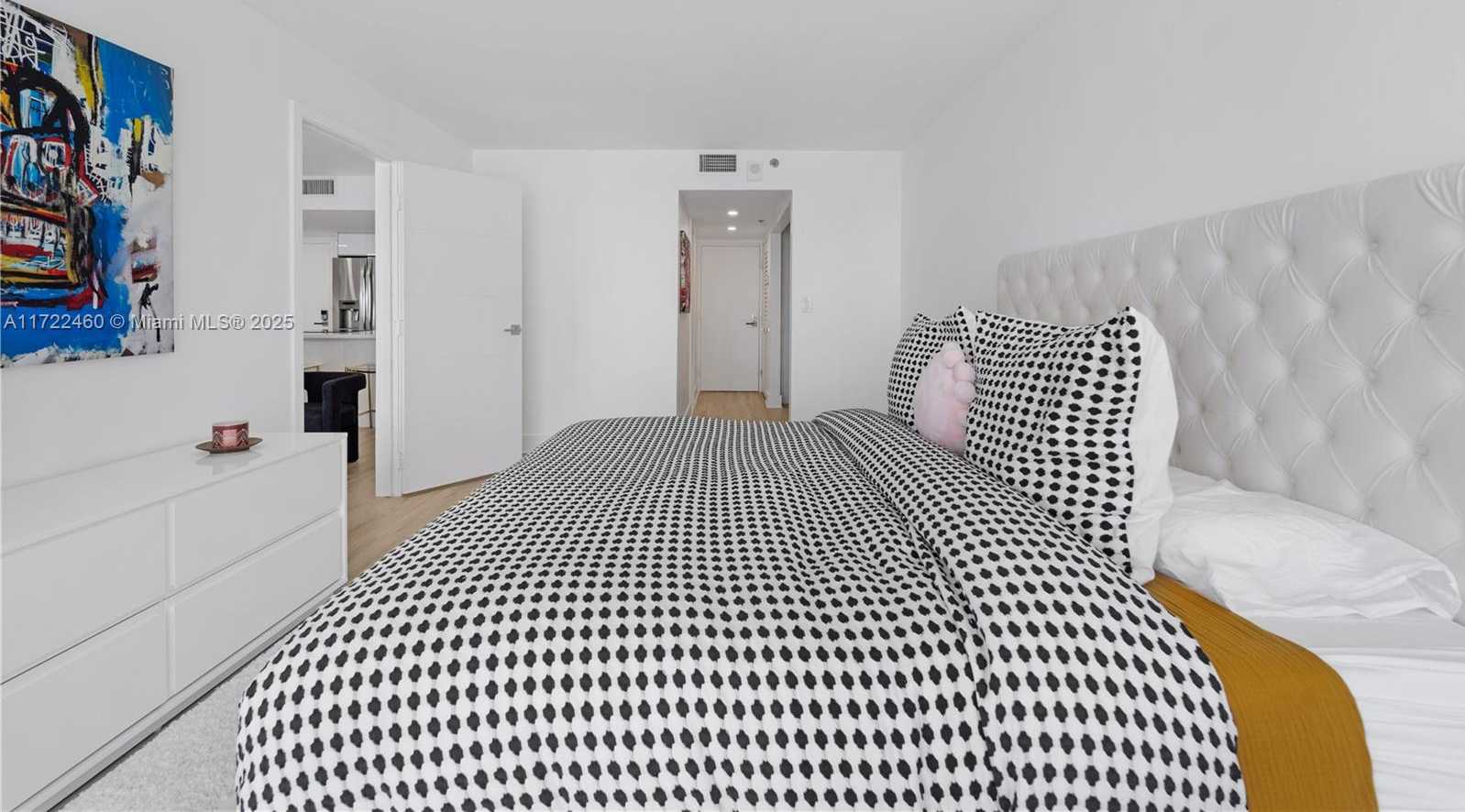 Small Image of 7601 EAST TREASURE DR #2209, North Bay Village Number 12