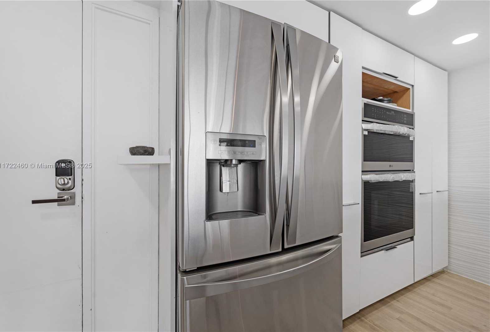 Small Image of 7601 EAST TREASURE DR #2209, North Bay Village Number 3