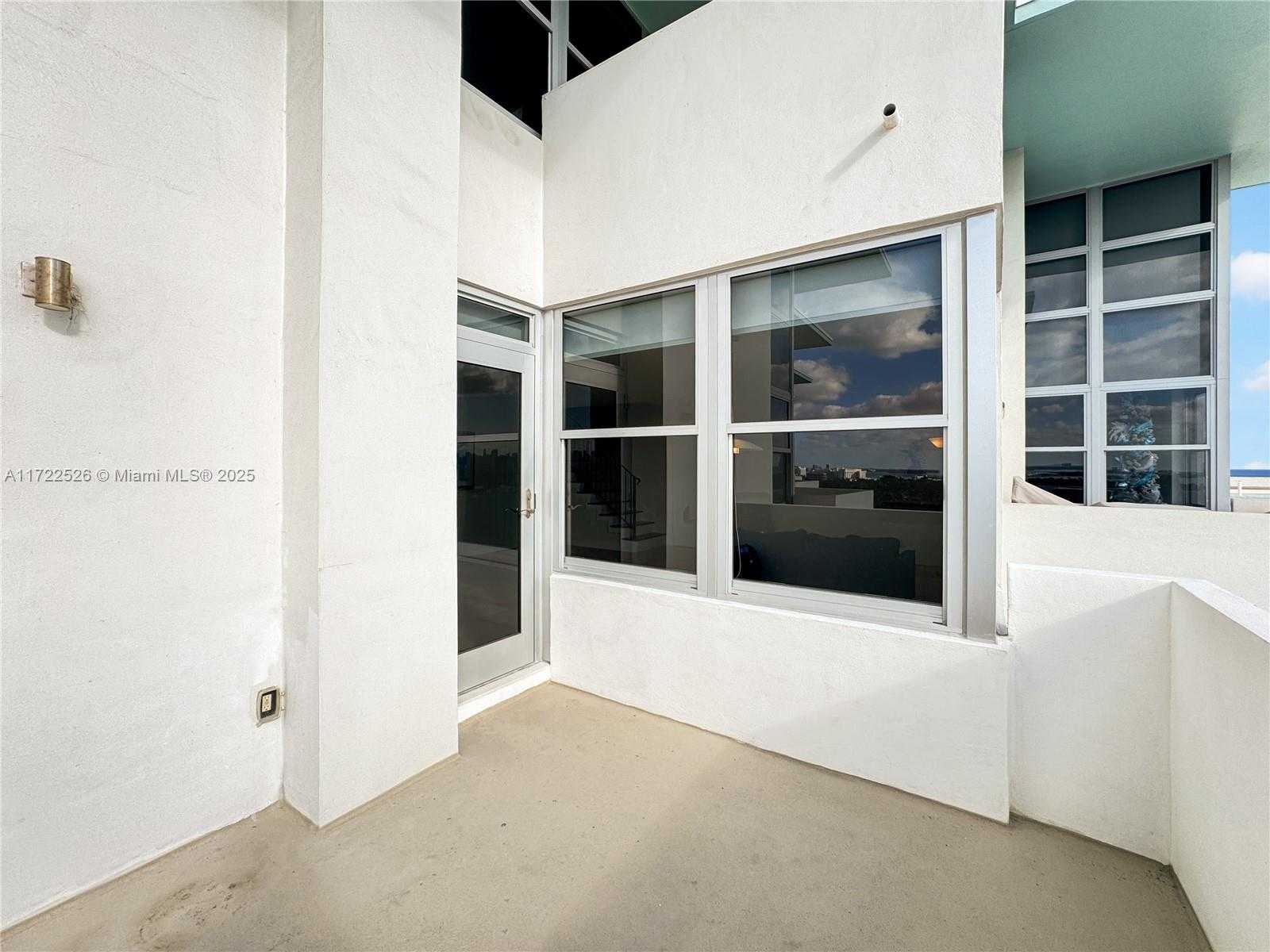 Small Image of 2899 COLLINS AVE #PH F, Miami Beach Number 9