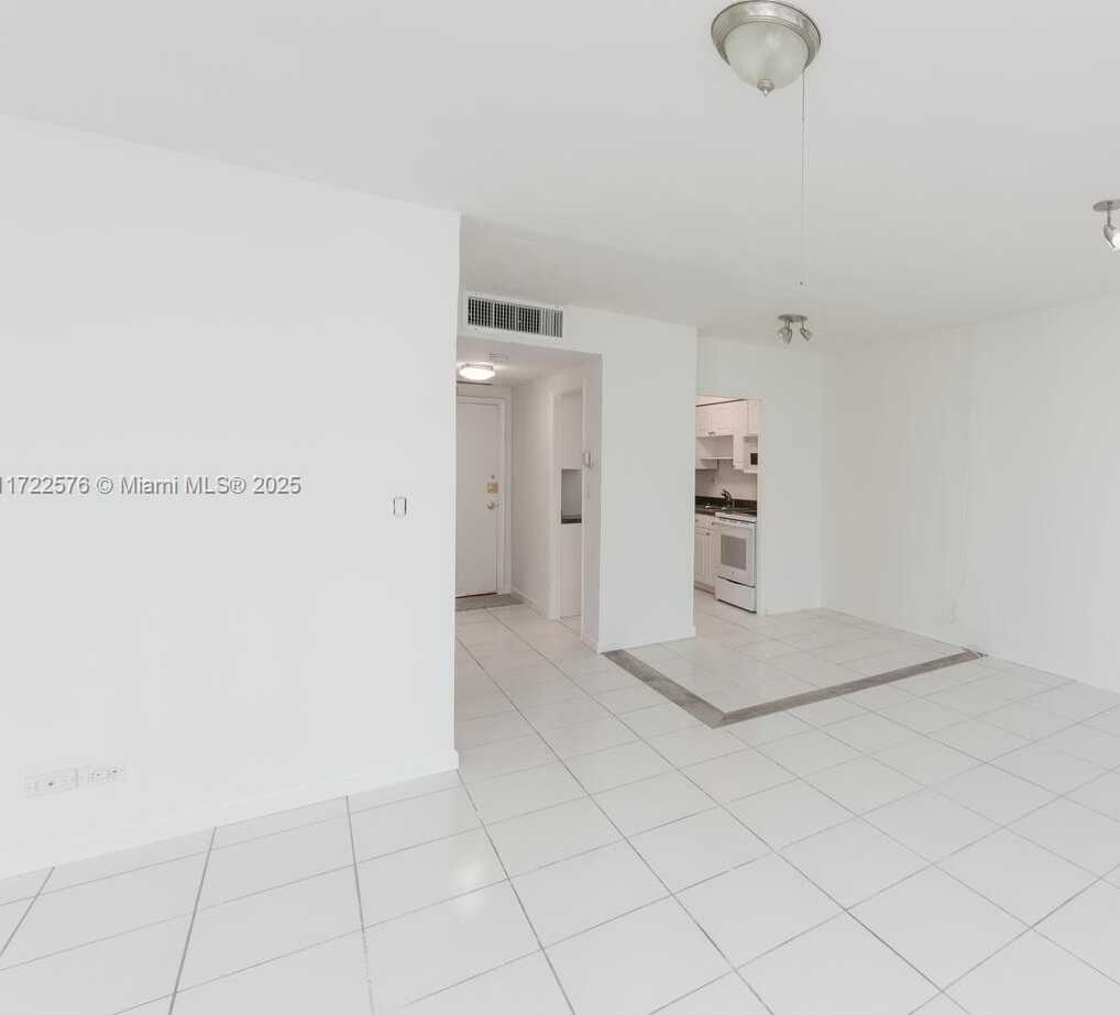 Small Image of 1408 BRICKELL BAY DR #1116, Miami Number 4