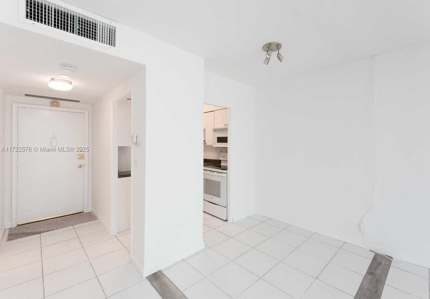 Small Image of 1408 BRICKELL BAY DR #1116, Miami Number 5