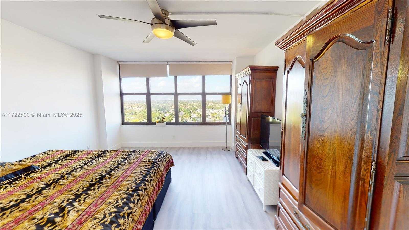 Small Image of 2500 PARKVIEW DR #1410, Hallandale Beach Number 18