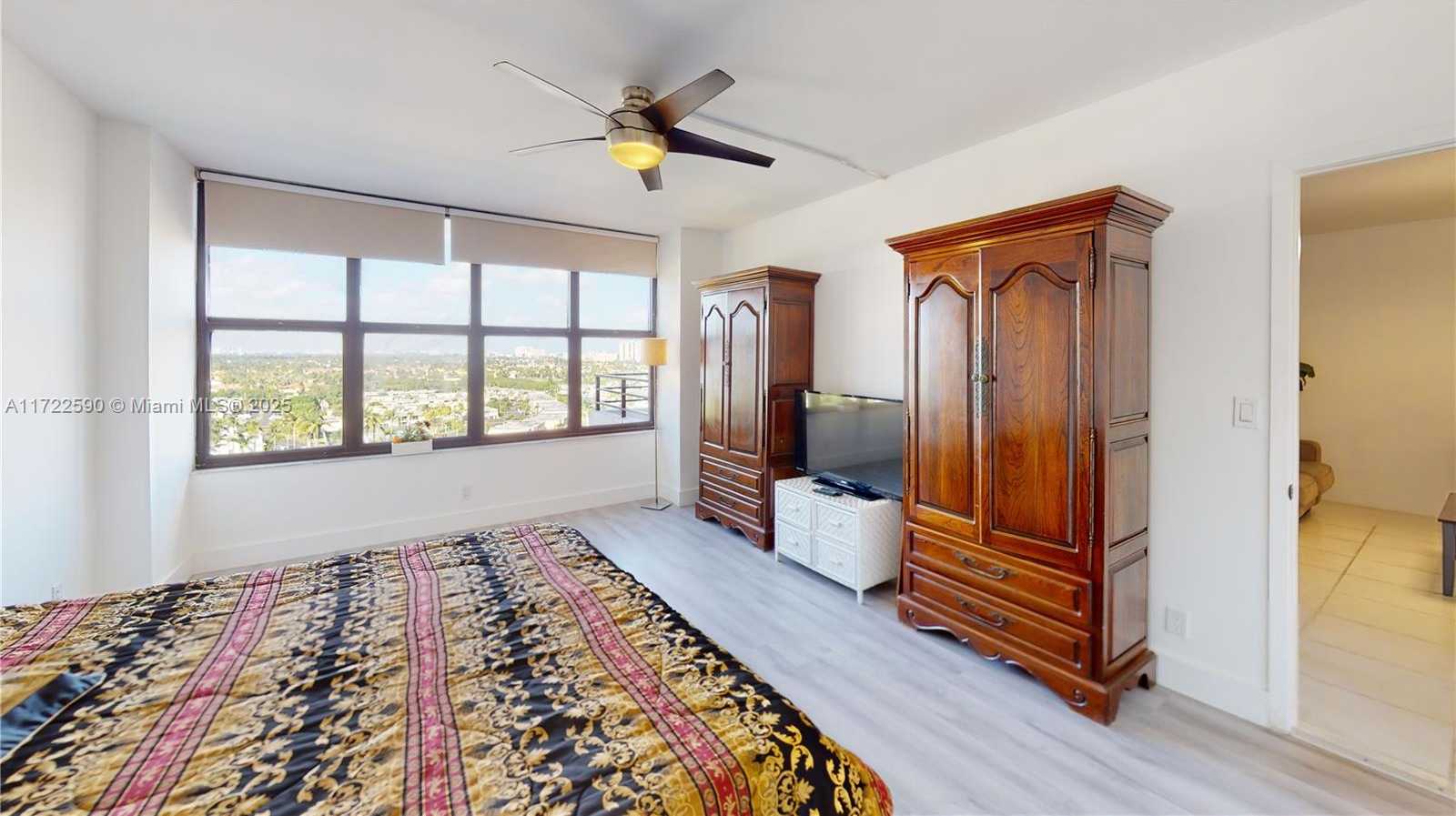 Small Image of 2500 PARKVIEW DR #1410, Hallandale Beach Number 21