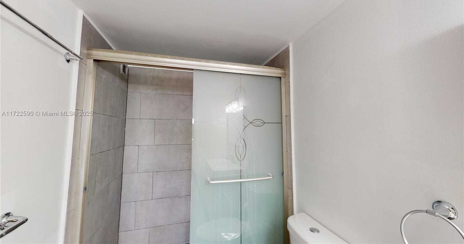 Small Image of 2500 PARKVIEW DR #1410, Hallandale Beach Number 24